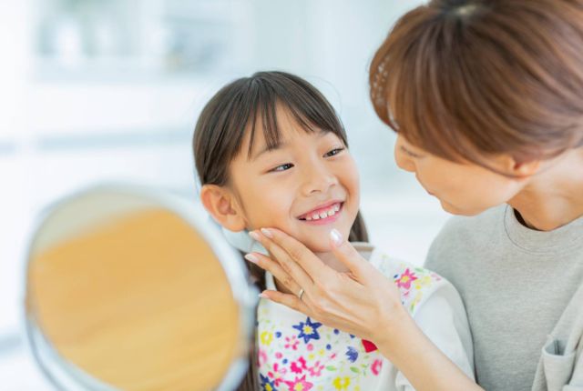 女の子と母親